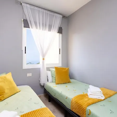 Home2Book Triplex Adeje, Terrace & View アデヘ
